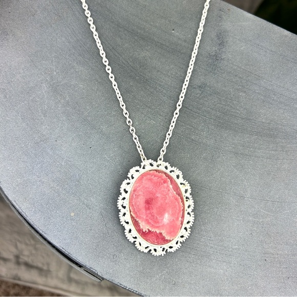 28 . VINTAGE Rose Quartz White Enamel Pendant Necklace 60s Pink Brooch Love - Picture 2 of 7